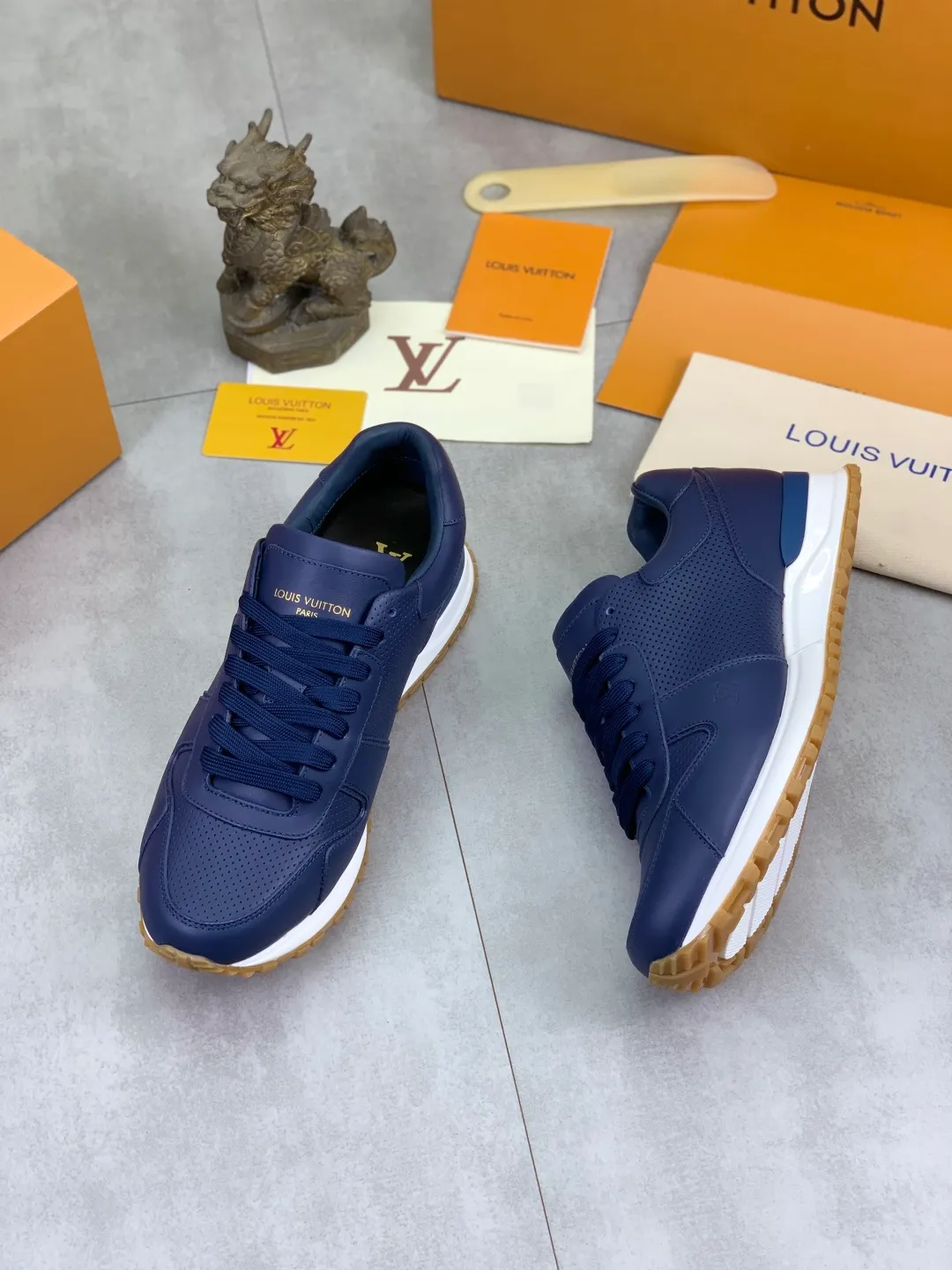 Men's men's shoes 💰P680 new style 💶 punched series [LOUIS VUITTON] (original order) new style 🍀LV Louis Vuitton * - top version of LV classic trendy shoes! Made of imported original cowhide and water-dyed cowhide lining. The latest original wear-resistant rubber combination outsole! High quality products! Multiple colors available, code number: 39-45 (38 46 customized)